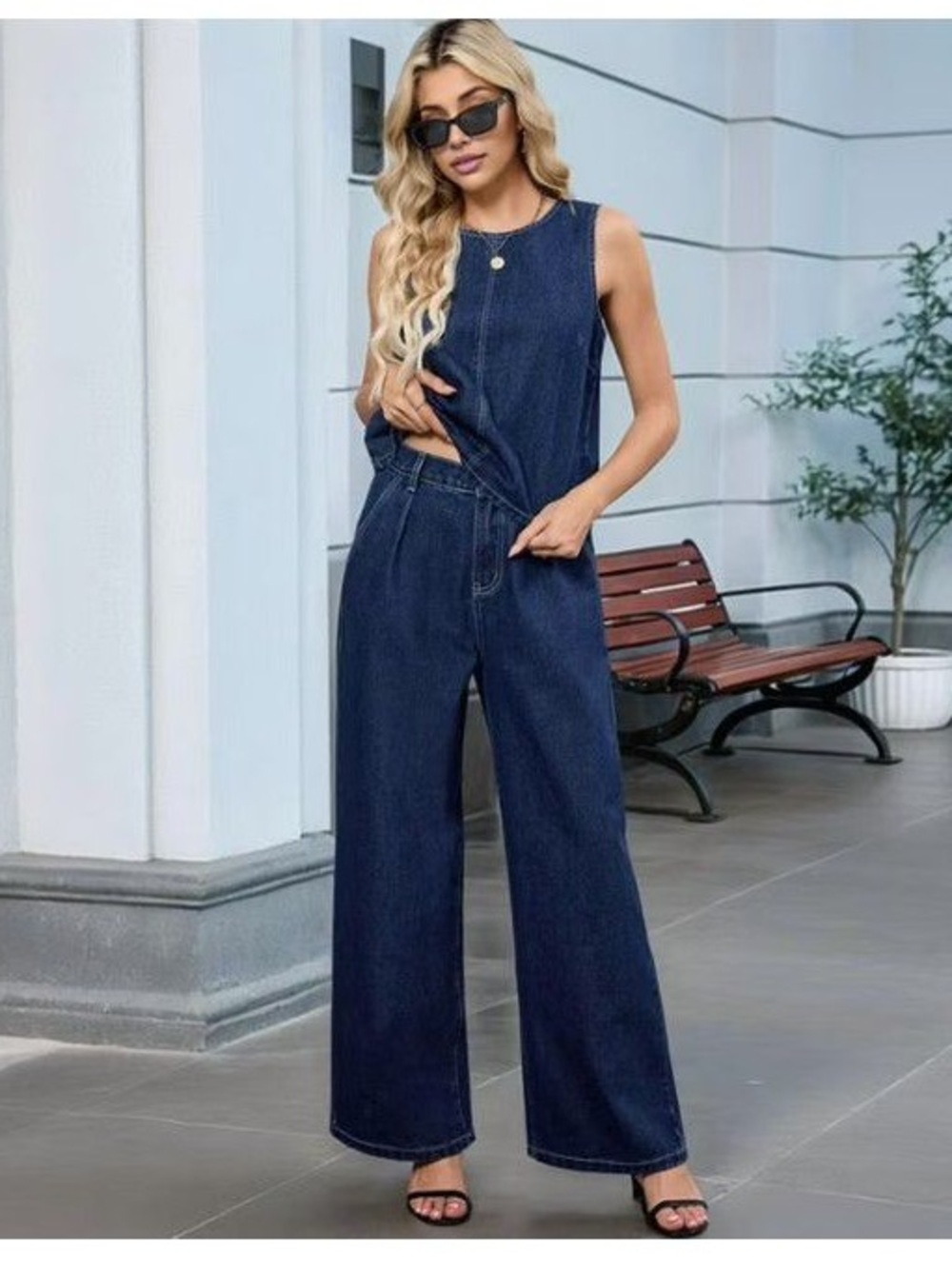 💙 Chic Denim Two-Piece Set – Size Large – NWOT 💙
